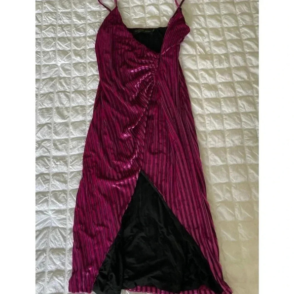 Revolve X House of Harlowe 1960 metallic velour asymmetrical dress - Picture 3 of 7